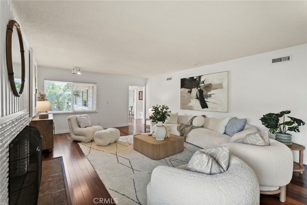 2025 Yorba Drive Property Photo 21
