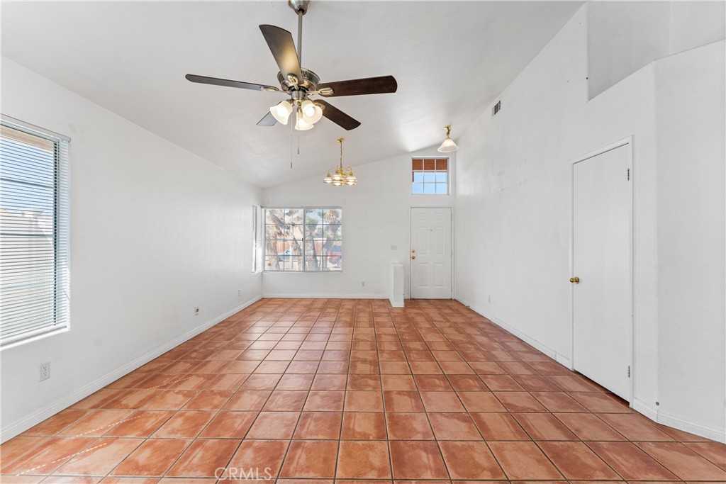 5546 Laurel Avenue Property Photo 4