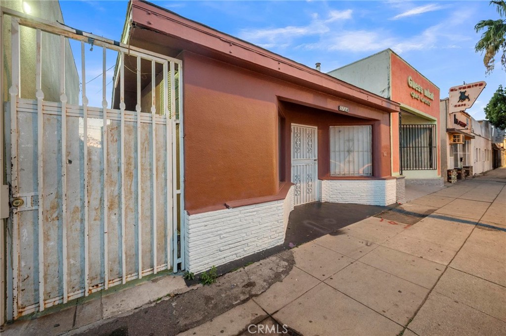 5724 E Beverly Boulevard Property Photo 1