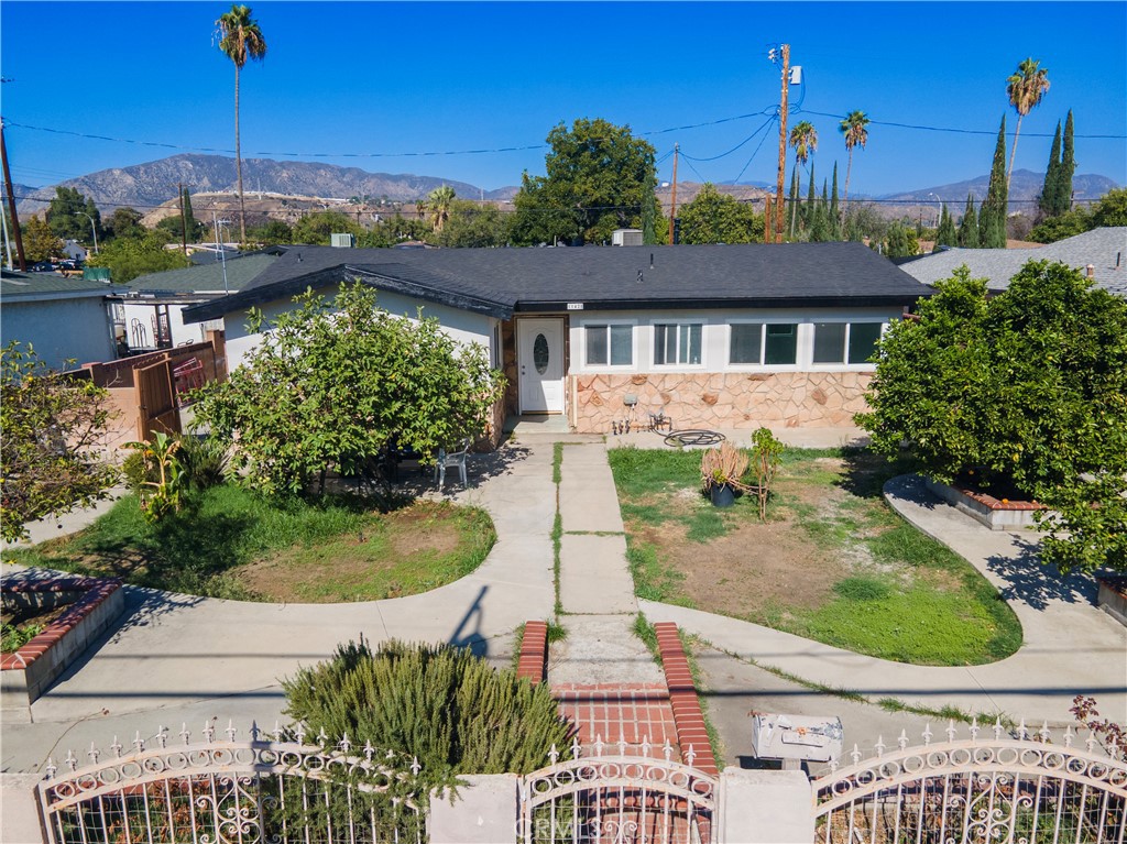 11428 Glenoaks Property Photo 1