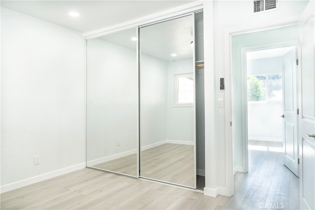 11428 Glenoaks Property Photo 6