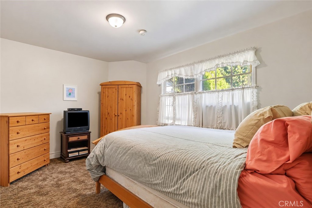 5420 Kester Property Photo 13