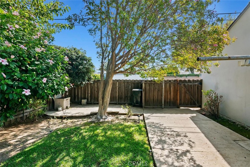 5420 Kester Property Photo 15
