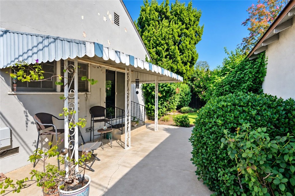 5420 Kester Property Photo 16