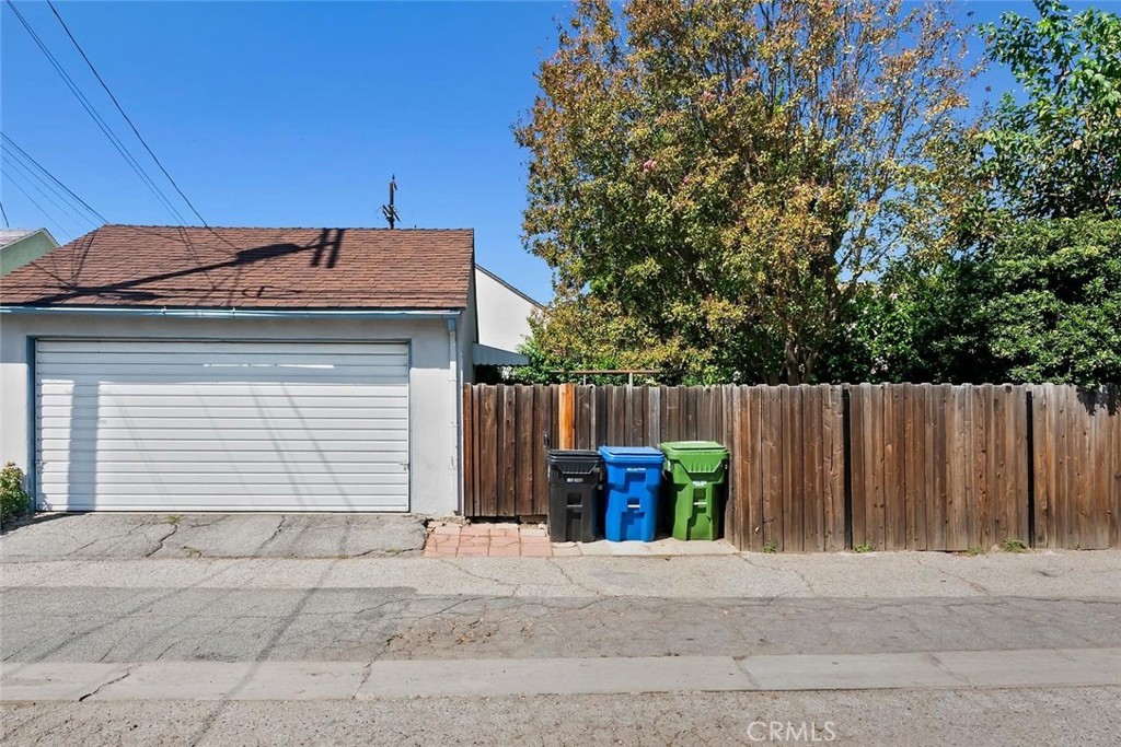 5420 Kester Property Photo 17