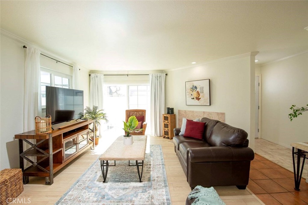 7310 Balboa Boulevard F Property Photo 3