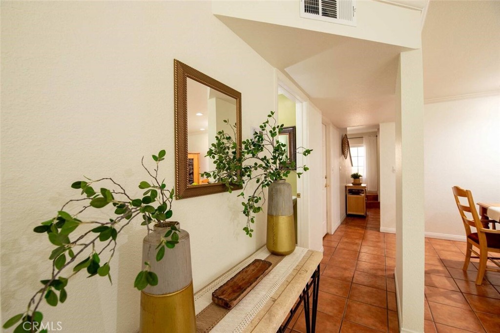 7310 Balboa Boulevard F Property Photo 4