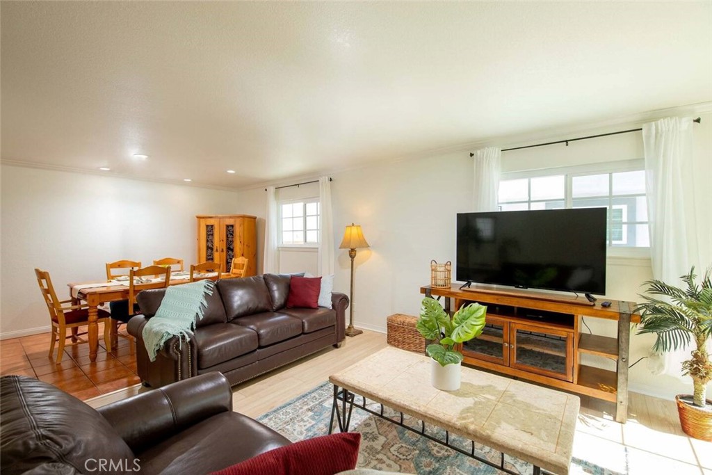7310 Balboa Boulevard F Property Photo 6