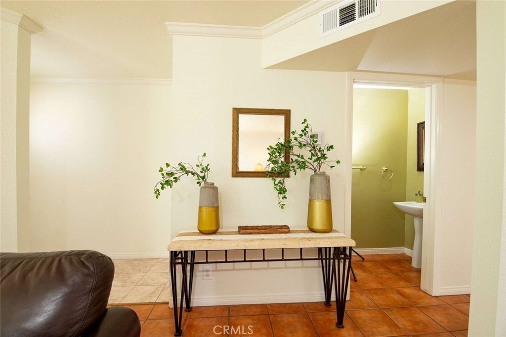 7310 Balboa Boulevard F Property Photo 7