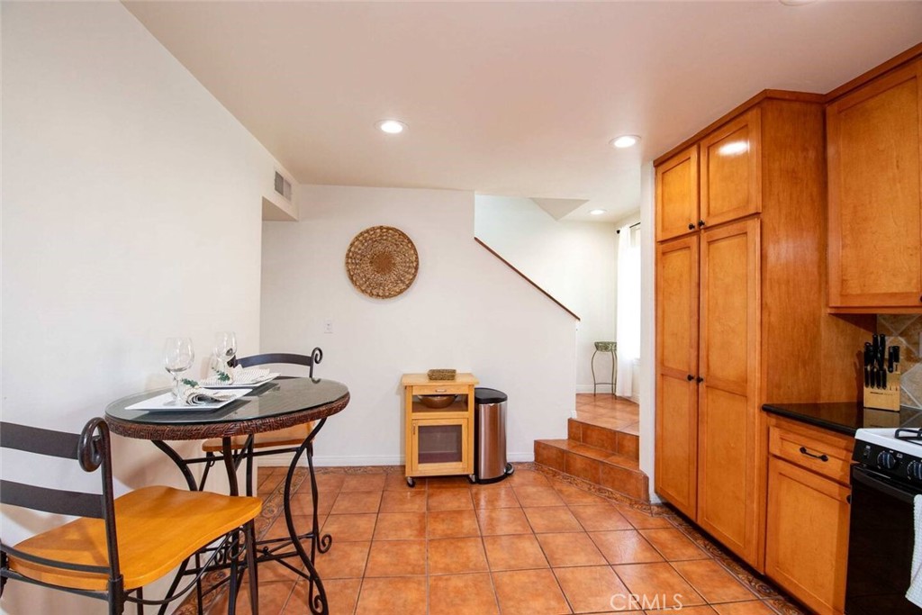 7310 Balboa Boulevard F Property Photo 21