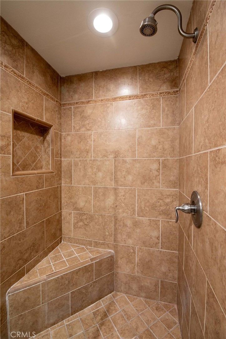 7310 Balboa Boulevard F Property Photo 31