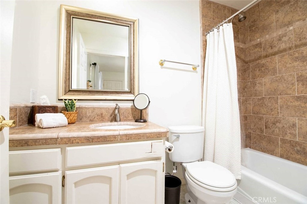 7310 Balboa Boulevard F Property Photo 43
