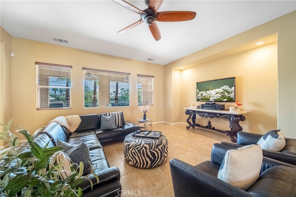 40834 Adriatico Property Photo 4