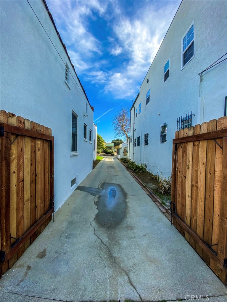 1247 S. Tremaine Avenue Property Photo 6