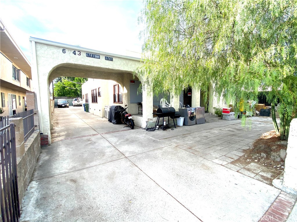 6743 Tujunga Avenue Property Photo 1