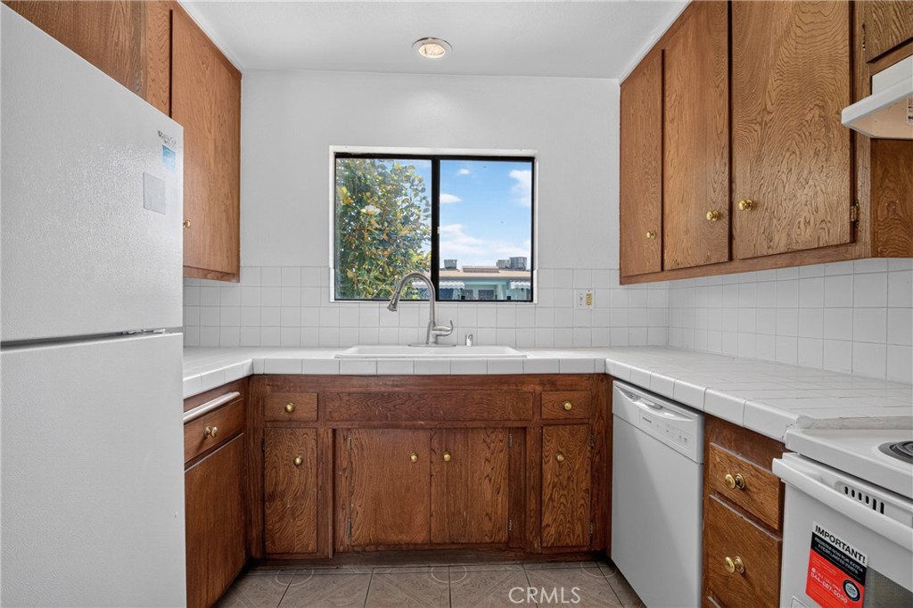 8355 Willis Avenue 18 Property Photo 7
