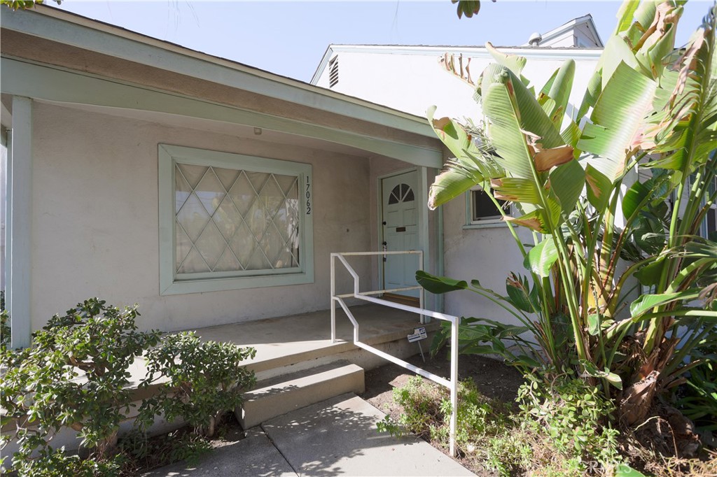 17062 San Fernando Mission Boulevard Property Photo 2