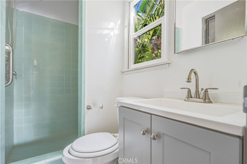 17062 San Fernando Mission Boulevard Property Photo 4