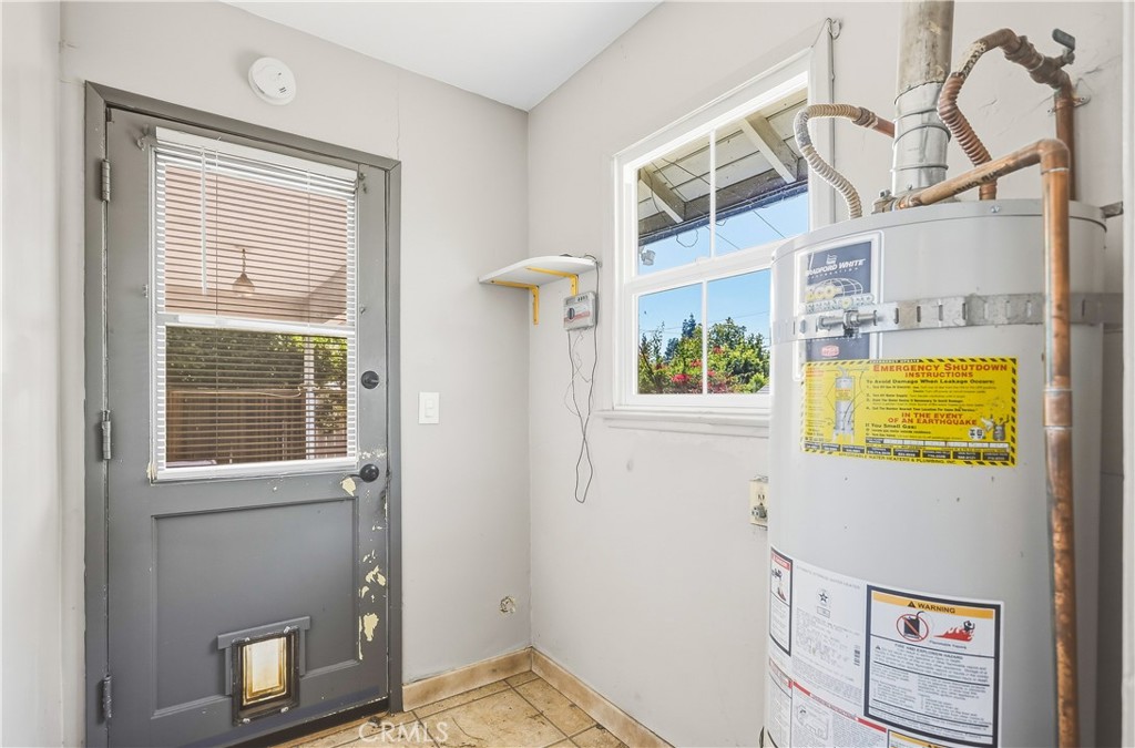 17062 San Fernando Mission Boulevard Property Photo 10