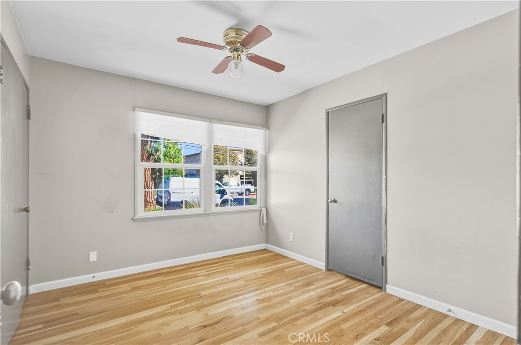 17062 San Fernando Mission Boulevard Property Photo 11