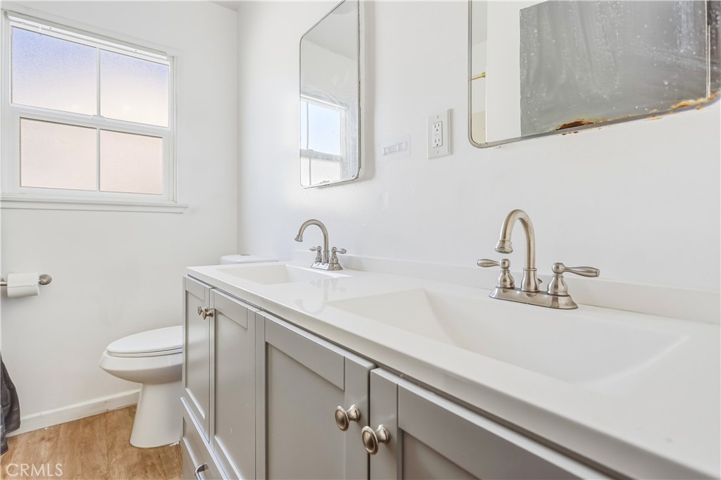 17062 San Fernando Mission Boulevard Property Photo 13