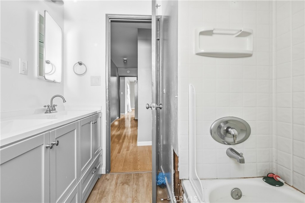 17062 San Fernando Mission Boulevard Property Photo 14