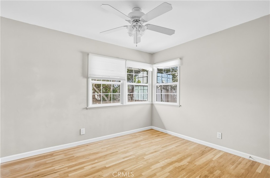 17062 San Fernando Mission Boulevard Property Photo 15