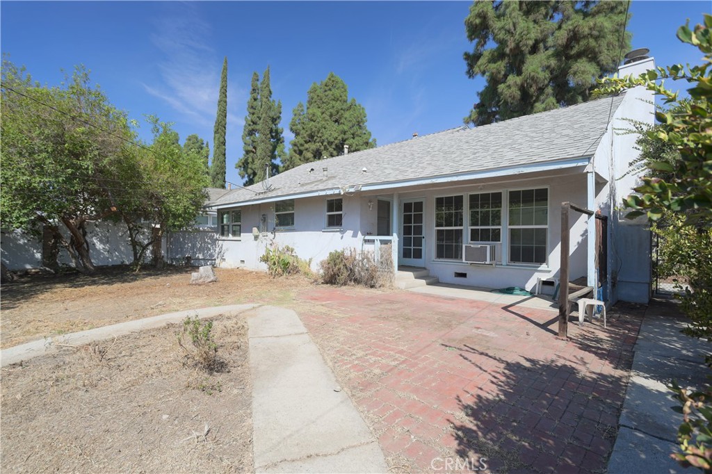 17062 San Fernando Mission Boulevard Property Photo 16