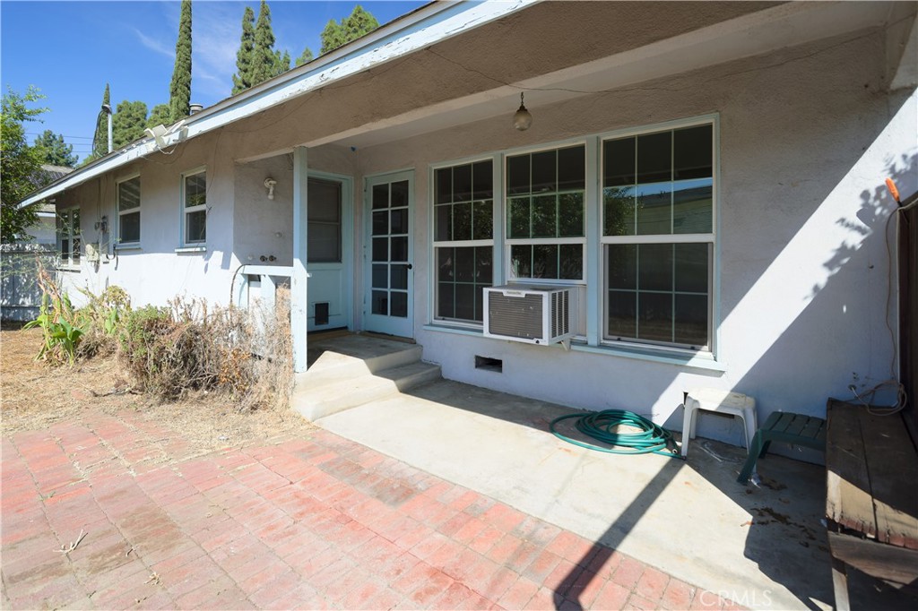 17062 San Fernando Mission Boulevard Property Photo 19