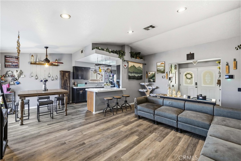 2317 Edam Street Property Photo 4