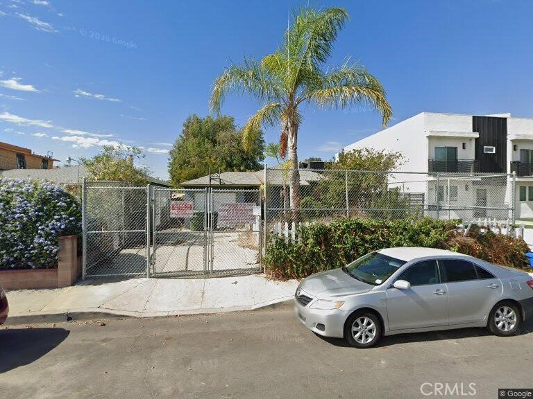 5647 Satsuma Property Photo 1