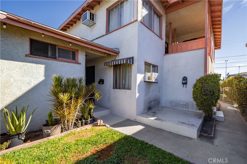 7244 Tujunga Avenue Property Photo 3