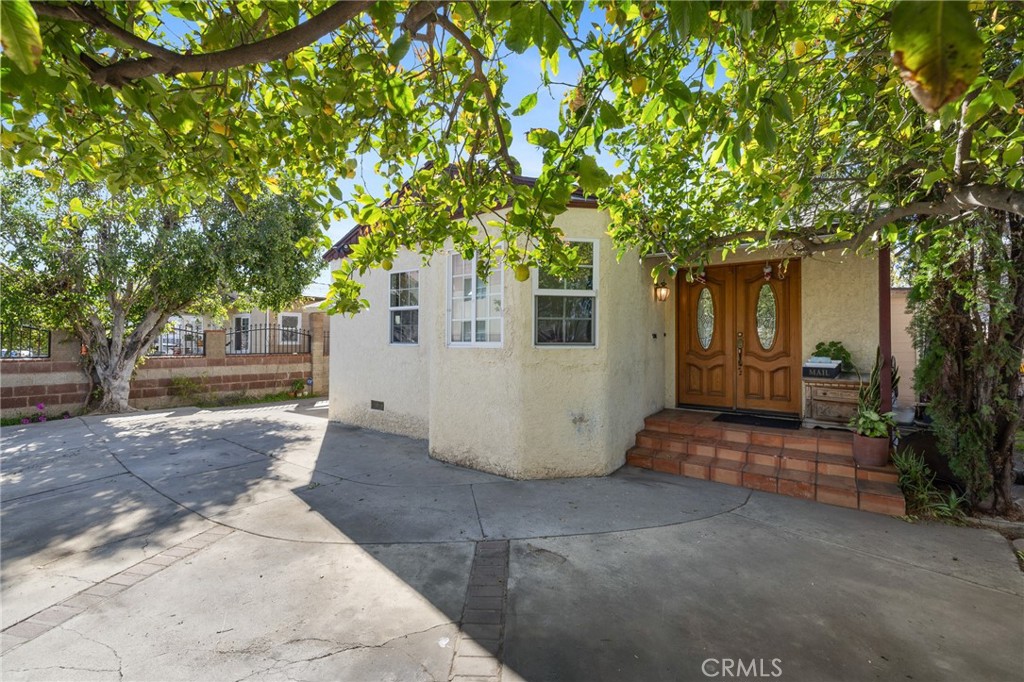 11430 Califa Street Property Photo 2