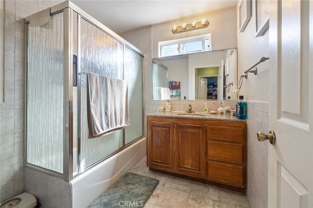 11430 Califa Street Property Photo 7