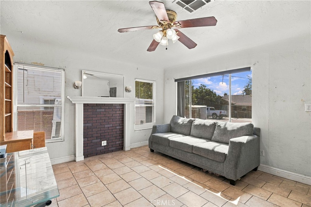 110 E Belle Avenue Property Photo 4