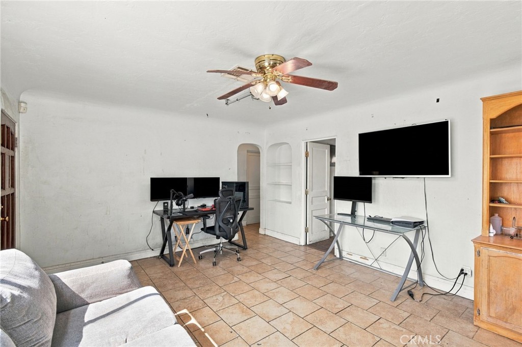 110 E Belle Avenue Property Photo 6