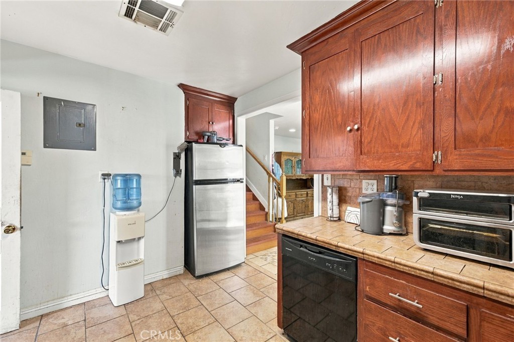 110 E Belle Avenue Property Photo 11