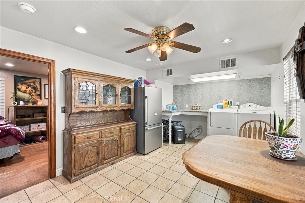 110 E Belle Avenue Property Photo 15