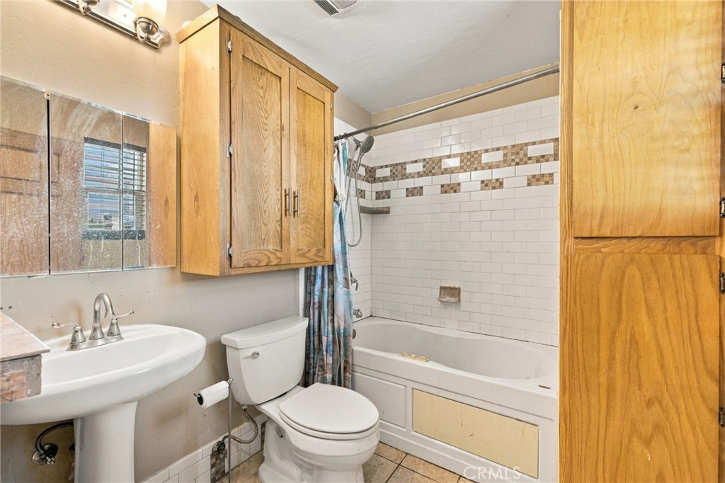 110 E Belle Avenue Property Photo 33
