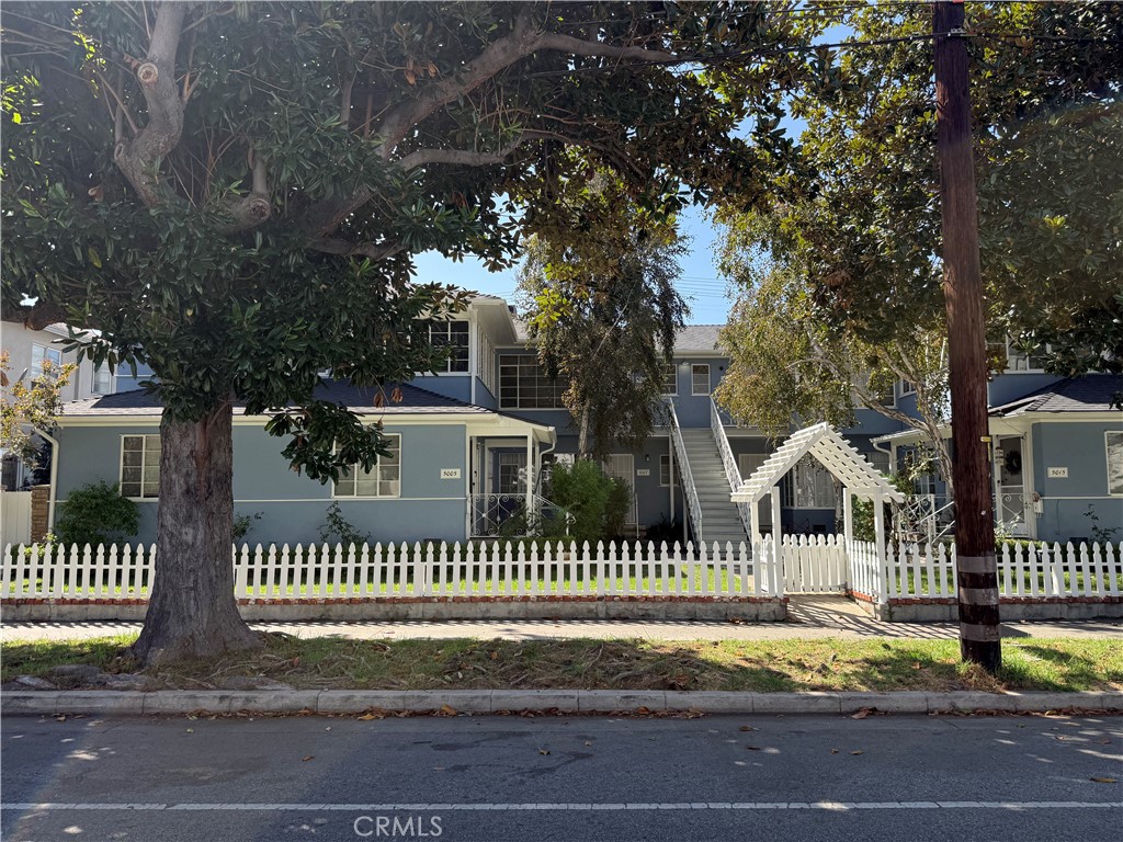 5005 Cahuenga Property Photo 1