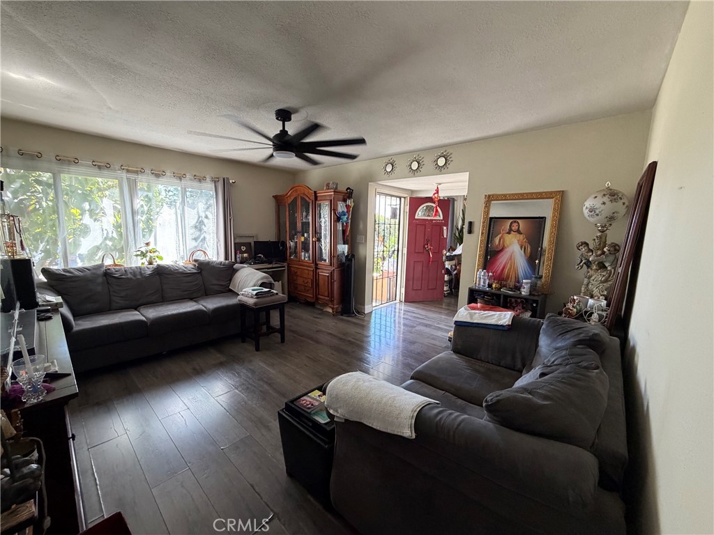 7431 Topeka Drive Property Photo 3