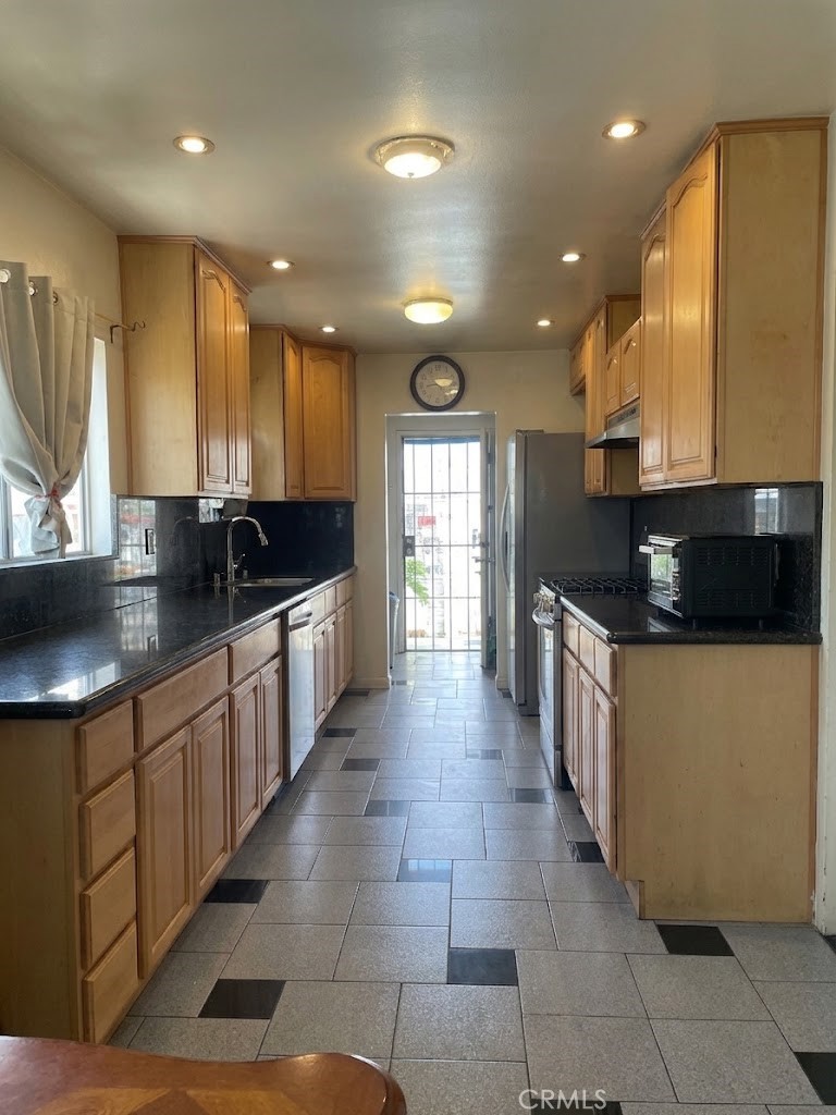 7431 Topeka Drive Property Photo 4