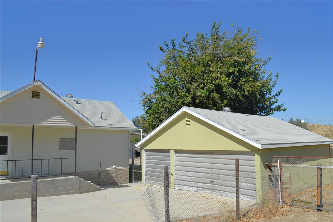 24882 3rd Street Property Photo 5
