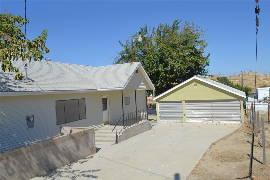 24882 3rd Street Property Photo 6