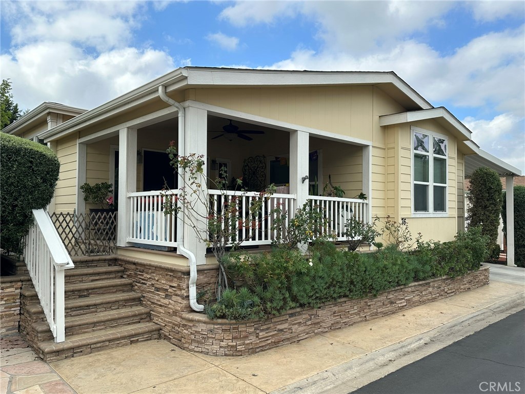 15455 Glenoaks 76 Property Photo 1