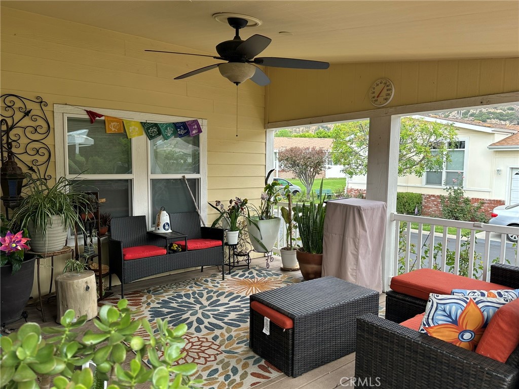 15455 Glenoaks 76 Property Photo 6
