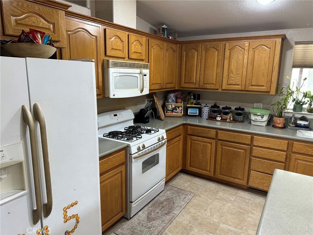 15455 Glenoaks 76 Property Photo 8