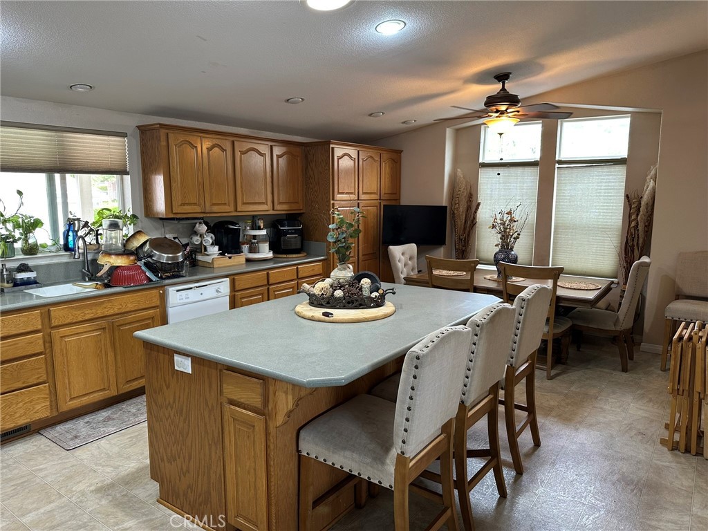 15455 Glenoaks 76 Property Photo 10