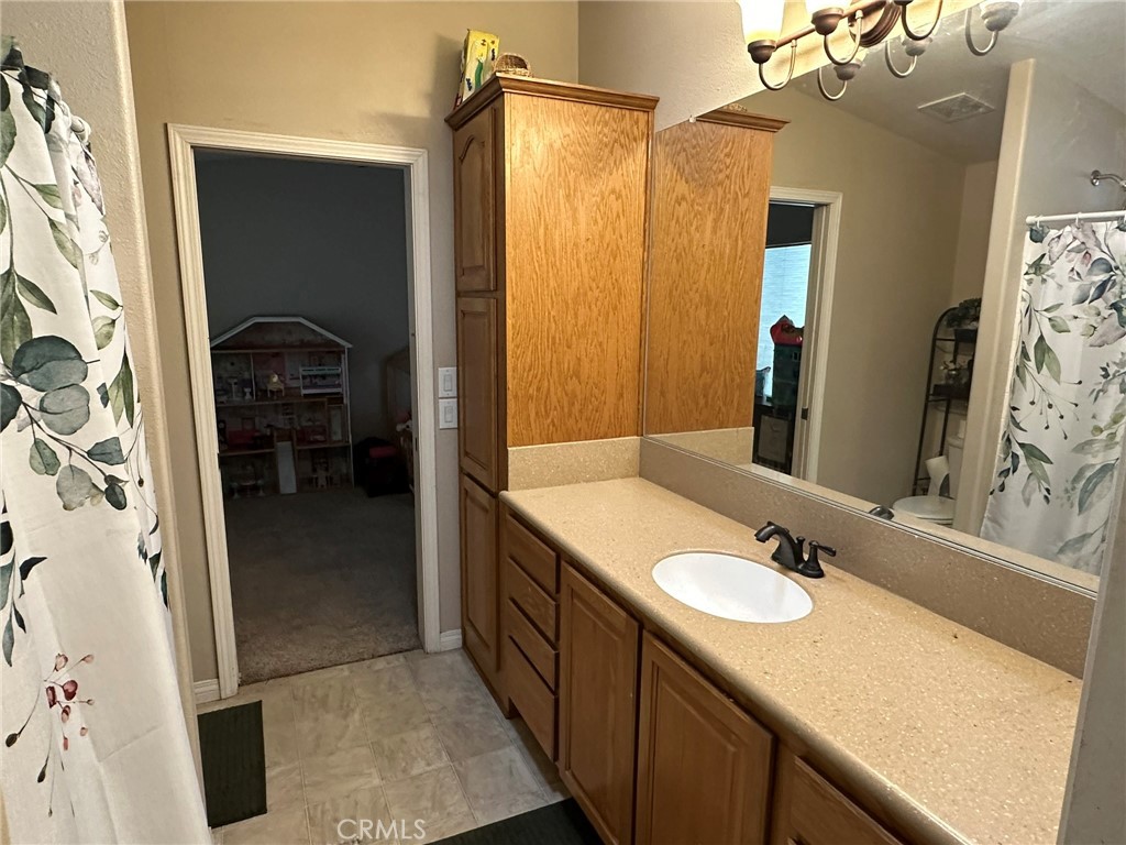 15455 Glenoaks 76 Property Photo 15