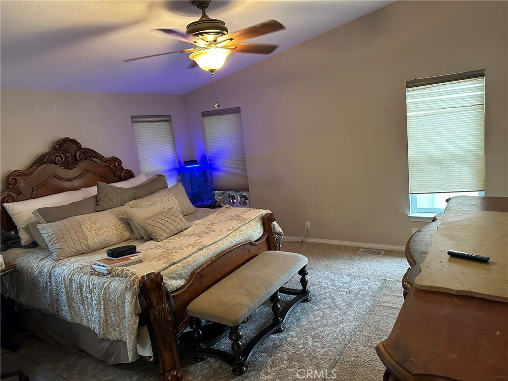 15455 Glenoaks 76 Property Photo 19